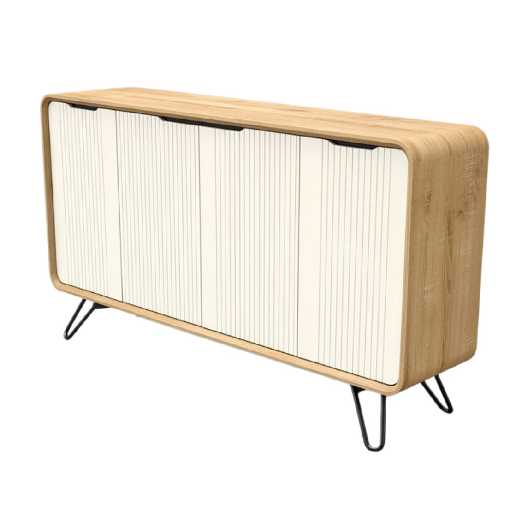 Moderne houten dressoir met stijlvolle lijnen en metalen poten.