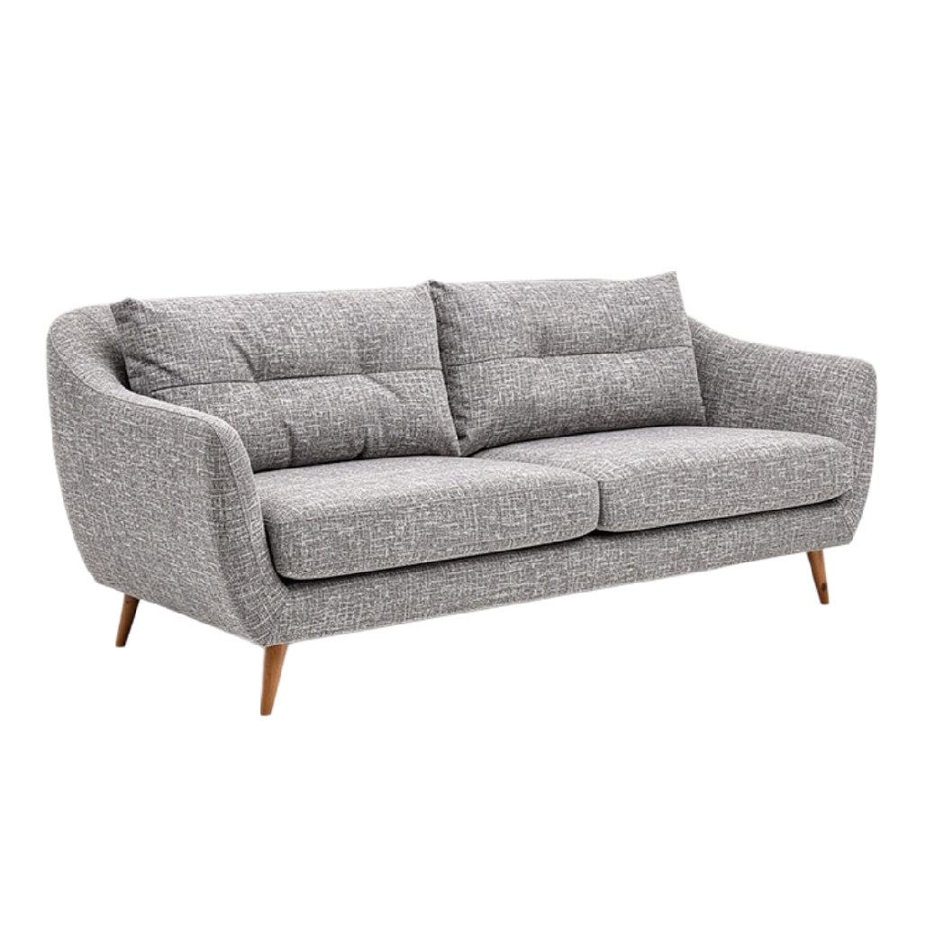 Moderne grijze bank met houten poten en kussens.